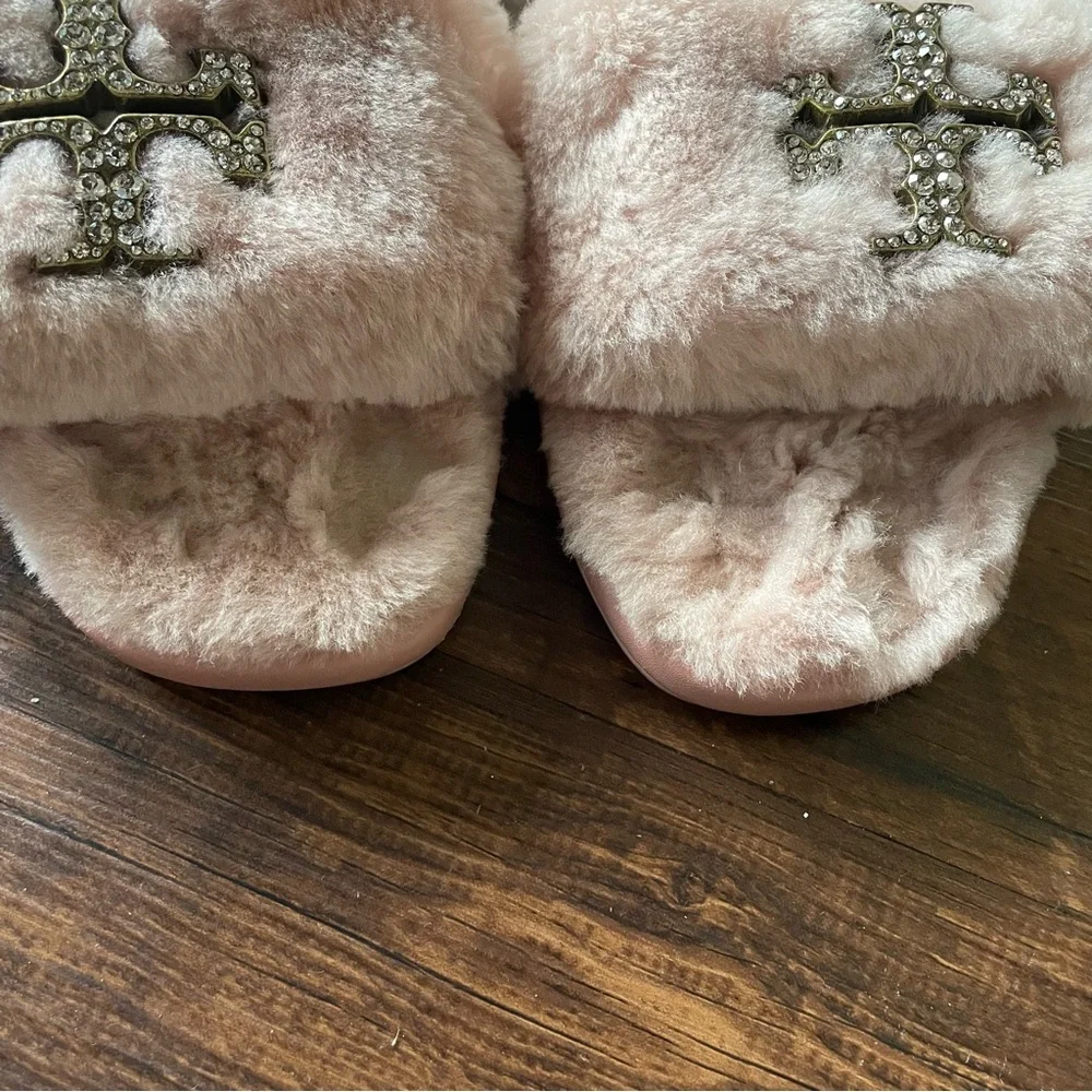 TORY BURCH Everly Jeweled Shearling Double T Shearling Slides in Pink- women’s 7 - Picture 2 of 7